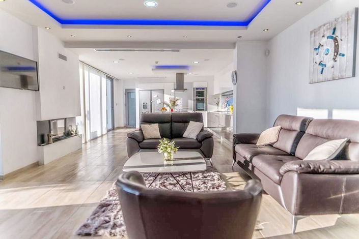 Image No.3-4 Bed Property for sale