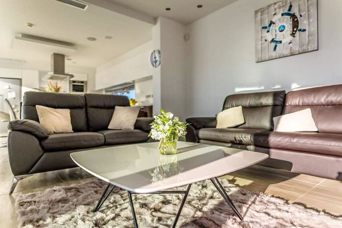 Image No.4-4 Bed Property for sale