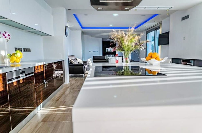 Image No.6-4 Bed Property for sale