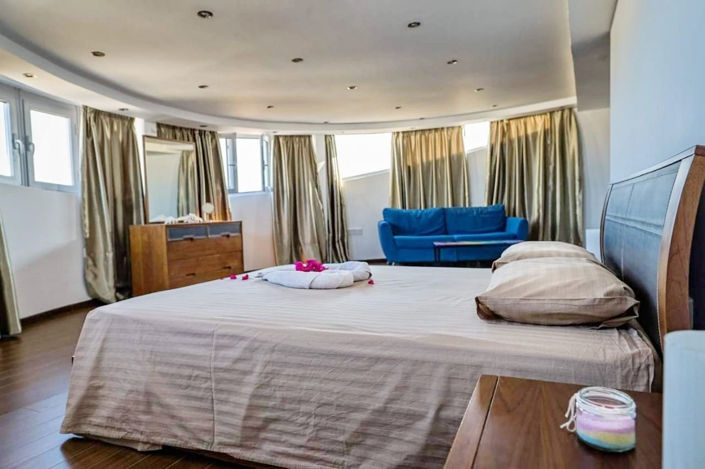 Image No.9-4 Bed Property for sale