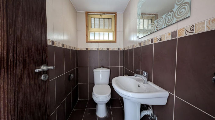 Image No.15-3 Bed Property for sale