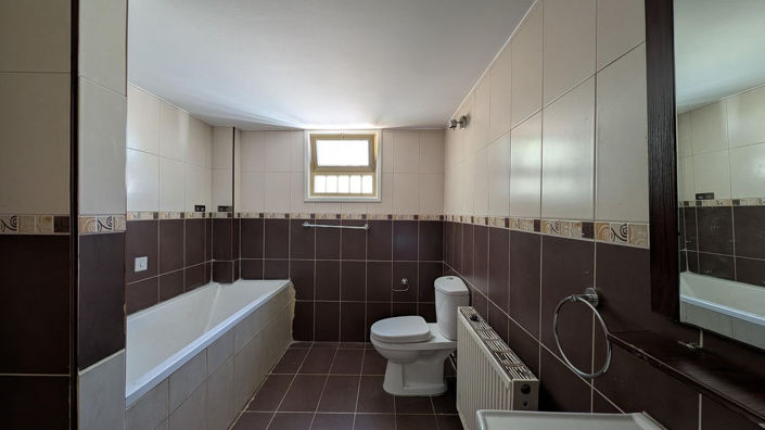 Image No.16-3 Bed Property for sale