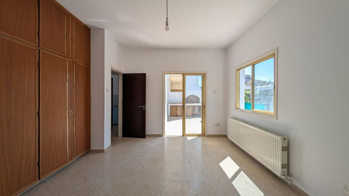 Image No.25-3 Bed Property for sale