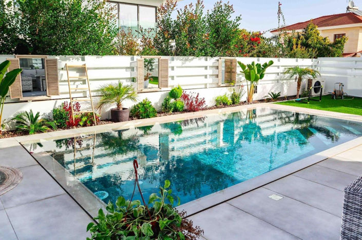 Image No.12-5 Bed Property for sale