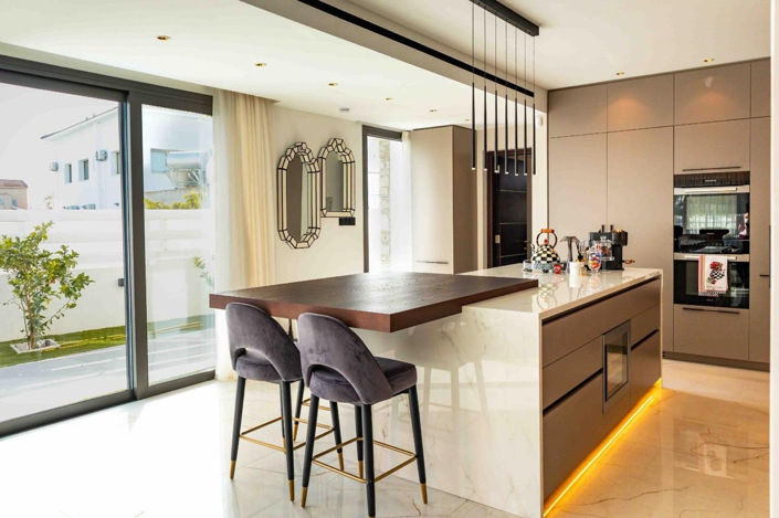 Image No.4-5 Bed Property for sale