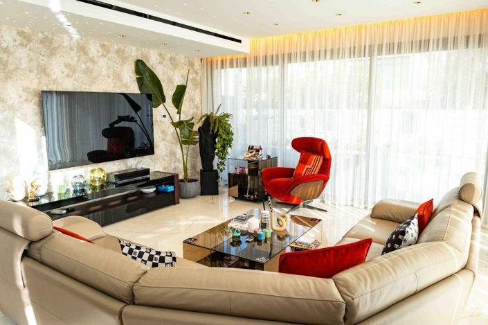 Image No.5-5 Bed Property for sale