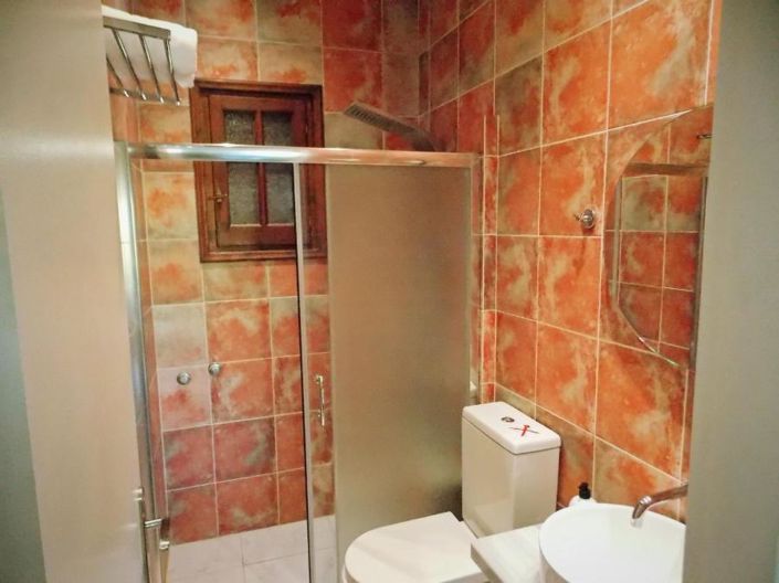 Image No.7-16 Bed Property for sale