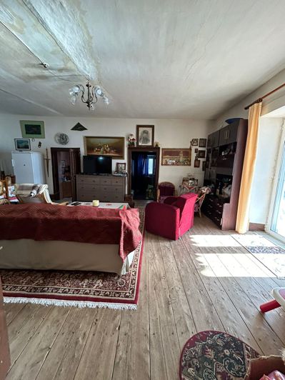 Image No.9-5 Bed House for sale