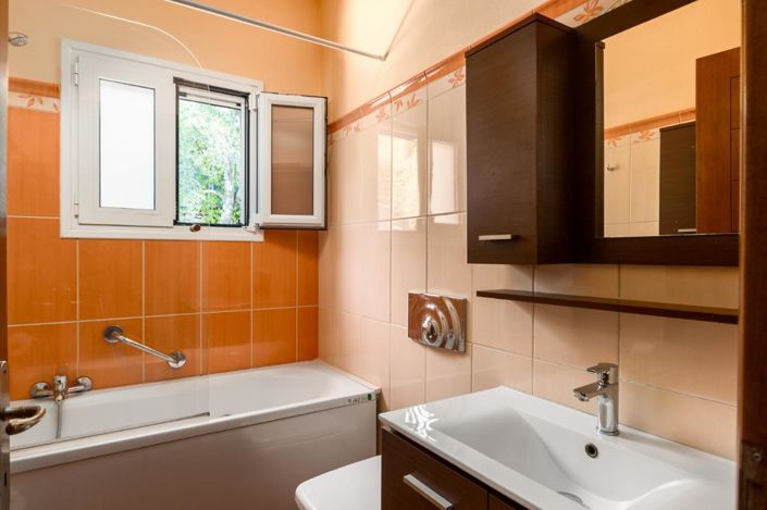 Image No.11-4 Bed House for sale