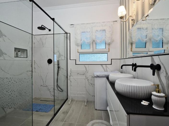 Image No.12-7 Bed House for sale