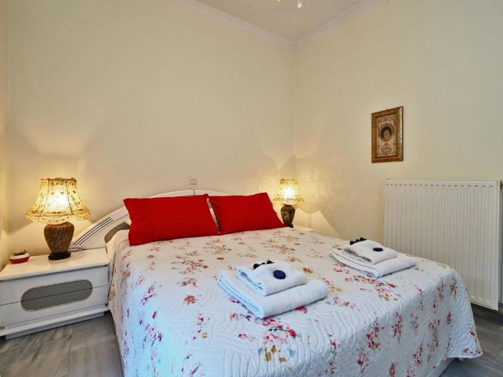 Image No.17-7 Bed House for sale