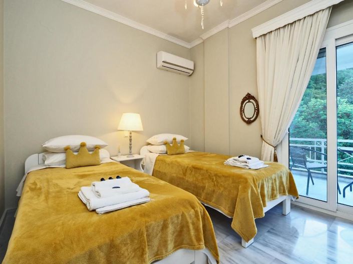 Image No.18-7 Bed House for sale