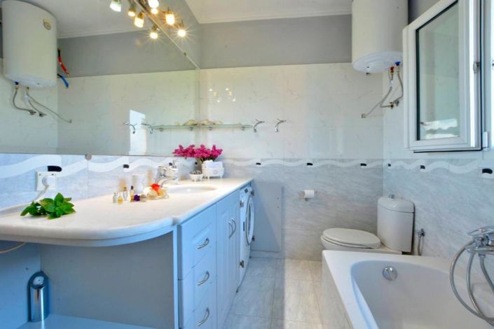 Image No.9-4 Bed House for sale