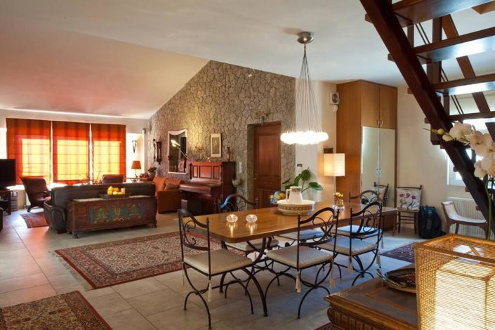 Image No.10-3 Bed House for sale