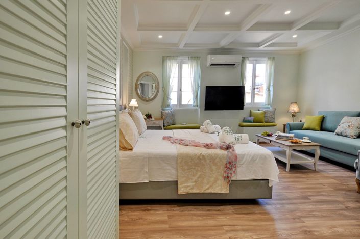 Image No.11-7 Bed Property for sale