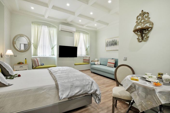 Image No.14-7 Bed Property for sale