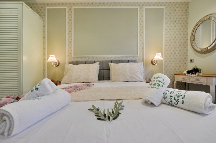 Image No.15-7 Bed Property for sale