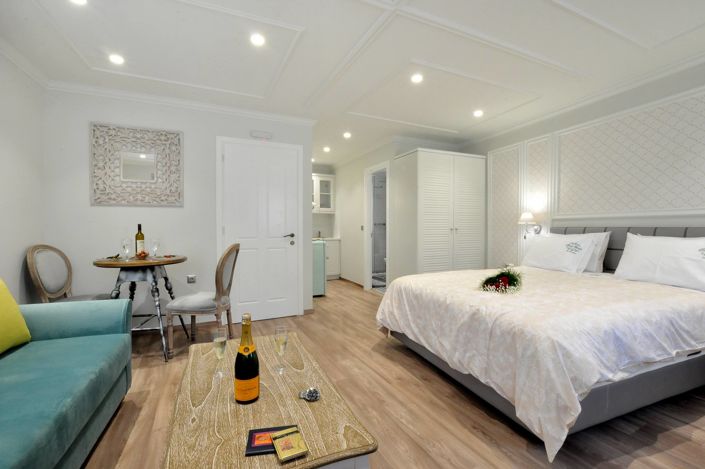 Image No.2-7 Bed Property for sale