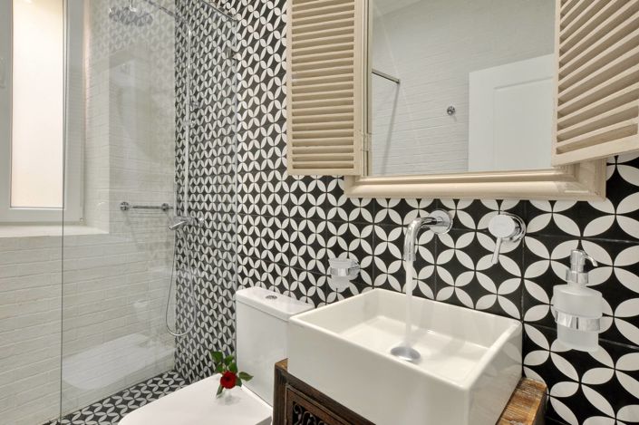 Image No.25-7 Bed Property for sale