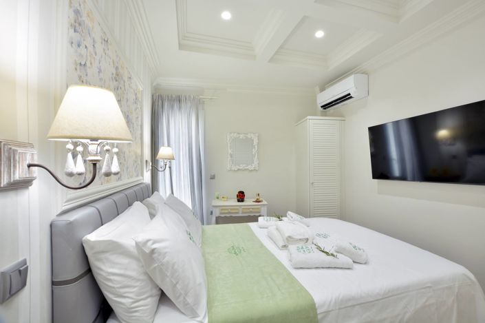 Image No.32-7 Bed Property for sale