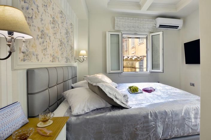 Image No.35-7 Bed Property for sale