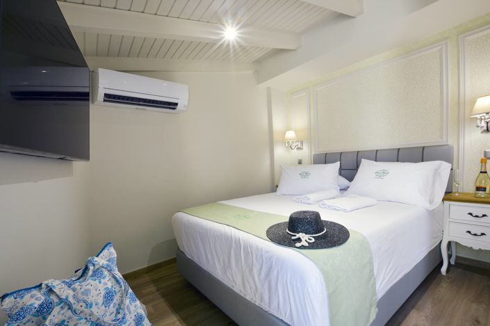 Image No.45-7 Bed Property for sale