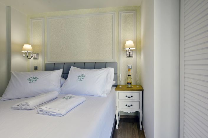 Image No.47-7 Bed Property for sale