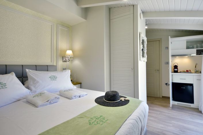 Image No.48-7 Bed Property for sale