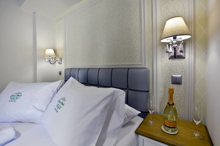 Image No.49-7 Bed Property for sale