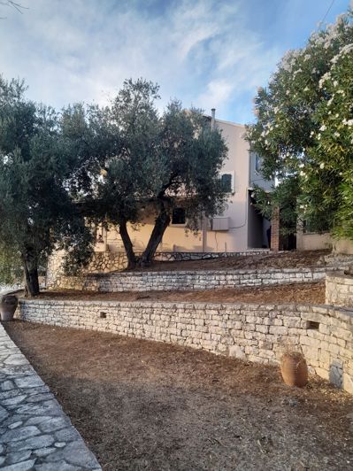 Image No.2-4 Bed House for sale