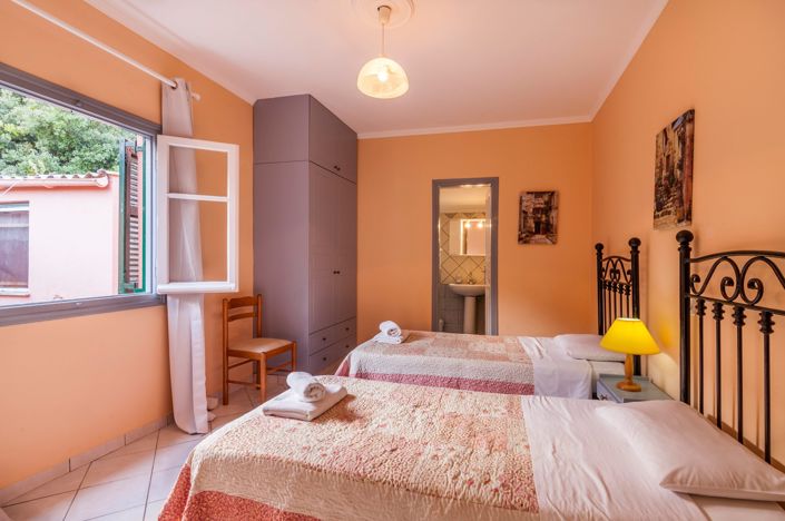 Image No.15-4 Bed House for sale