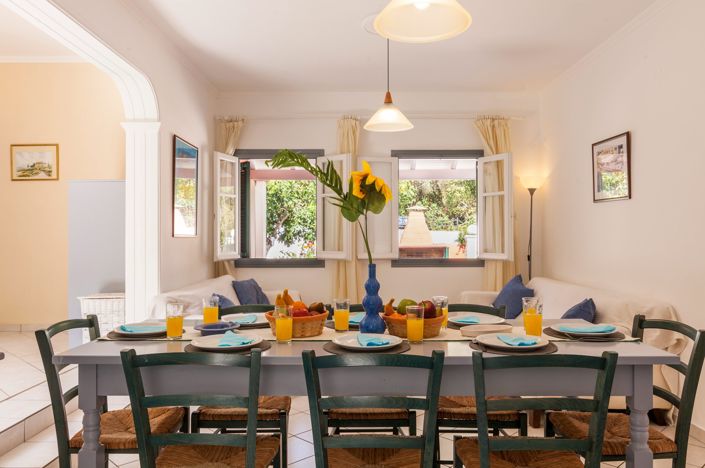 Image No.18-4 Bed House for sale