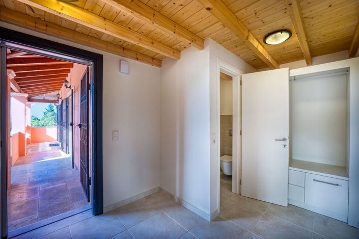 Image No.14-4 Bed Property for sale