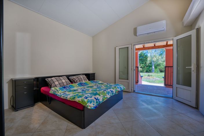 Image No.2-4 Bed Property for sale