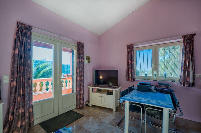 Image No.27-4 Bed Property for sale