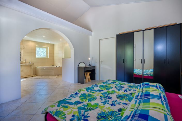 Image No.3-4 Bed Property for sale