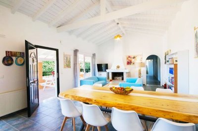 img-114f7d771c62d9a5aa2e614e5aedab1e-v