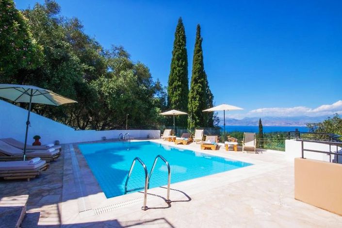 Image No.6-8 Bed House for sale