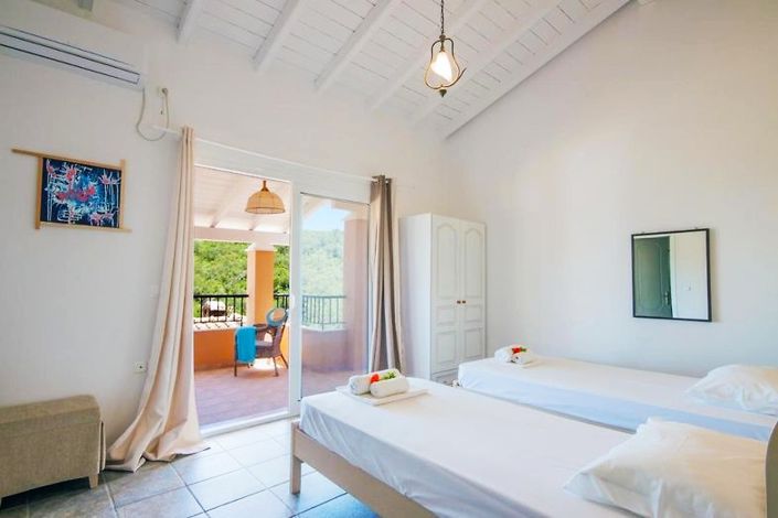 Image No.7-8 Bed House for sale