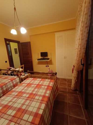 Image No.3-5 Bed House for sale