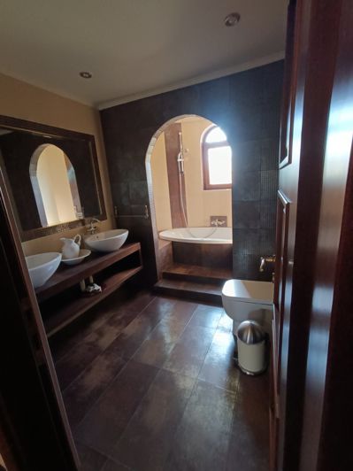 Image No.33-5 Bed House for sale