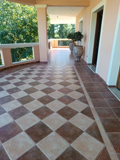 Image No.6-5 Bed House for sale