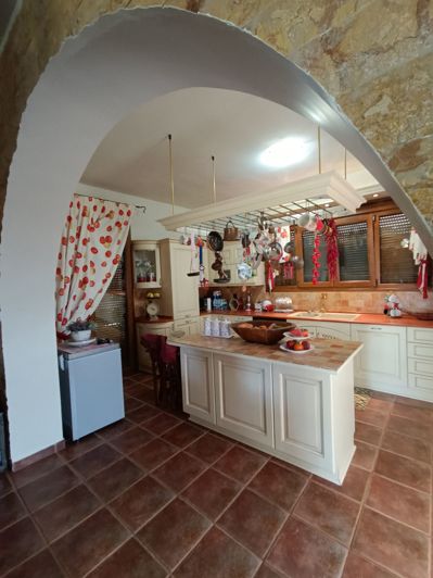 Image No.8-5 Bed House for sale