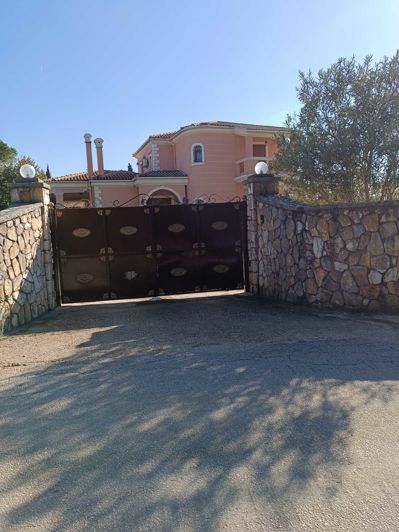 Image No.9-5 Bed House for sale