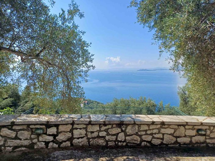 Image No.10-6 Bed House for sale