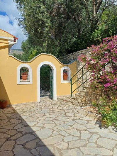 Image No.2-6 Bed House for sale