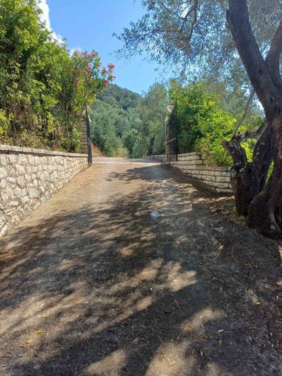 Image No.20-6 Bed House for sale