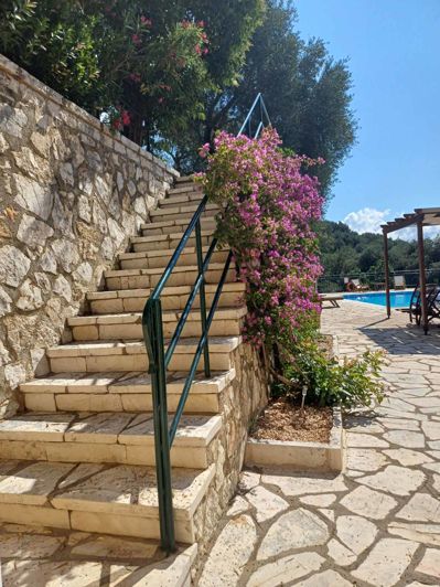 Image No.26-6 Bed House for sale