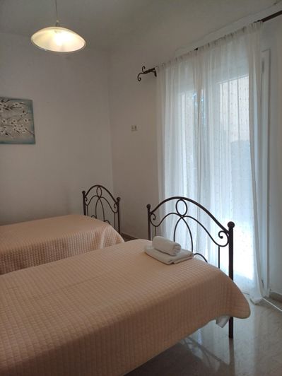 Image No.35-6 Bed House for sale