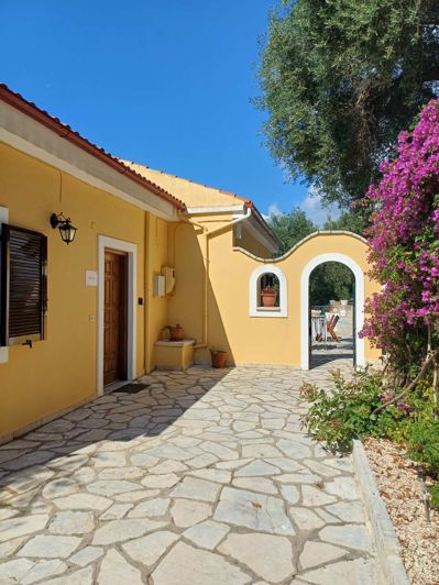 Image No.40-6 Bed House for sale